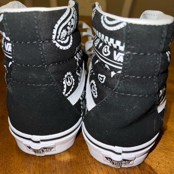 Vans - Picture 5 of 6